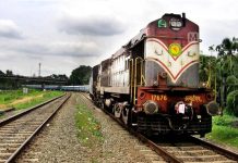 மோந்தா புயல் : ரெயில்கள் தாமதம்!