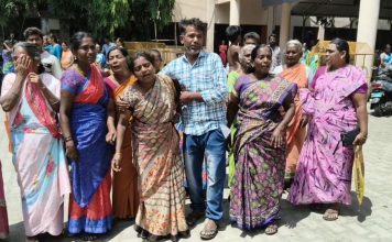 பாலியல் தொல்லை! நீதி கேட்டு கதறும் பெற்றோர்!!