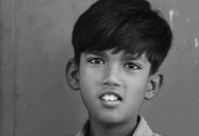 நண்பனை குழிதோண்டி புதைத்த மாணவர்கள்!