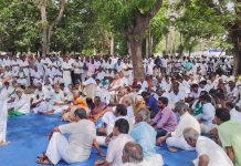 பொள்ளாச்சியில் விவசாயிகள் போராட்டம்!