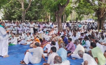 பொள்ளாச்சியில் விவசாயிகள் போராட்டம்!