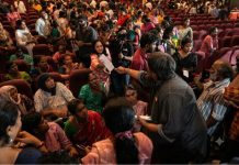 நிதியுதவி வழங்கிய படக்குழு!